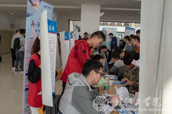 beat365官方网站2021届毕业生秋季大型双选会志愿服务活动圆满落幕