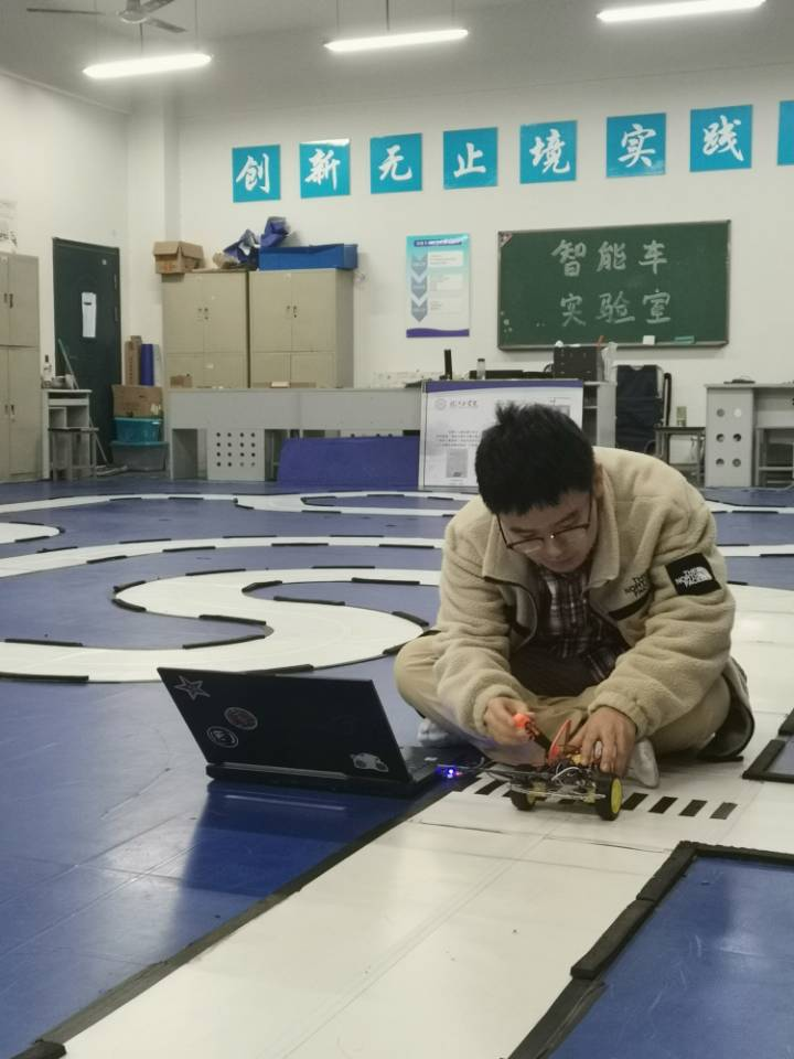 beat365官方网站第十一届智能汽车校内赛顺利完成