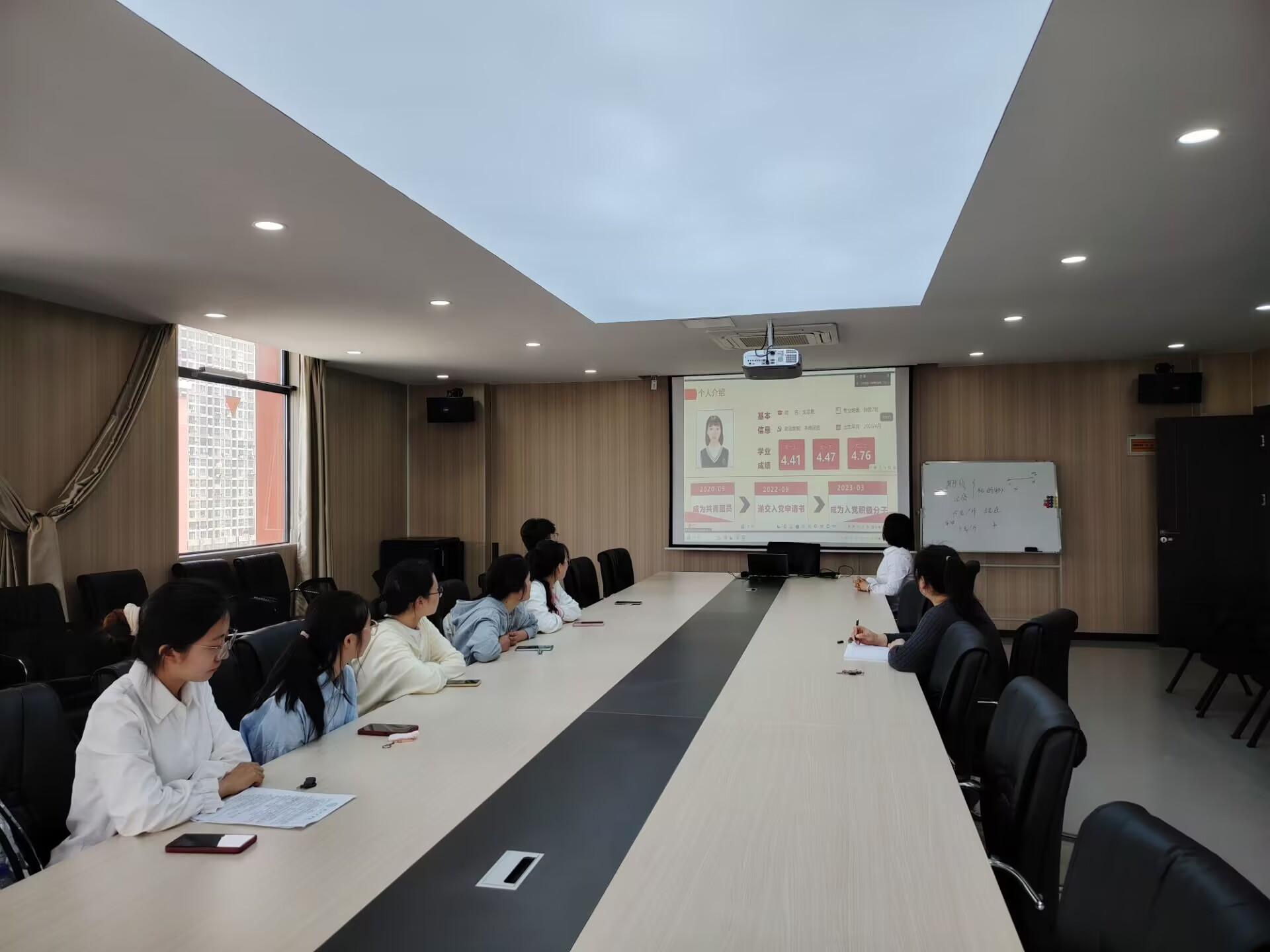 beat365官方网站财经学院开展第十一期发展对象陈述答辩会