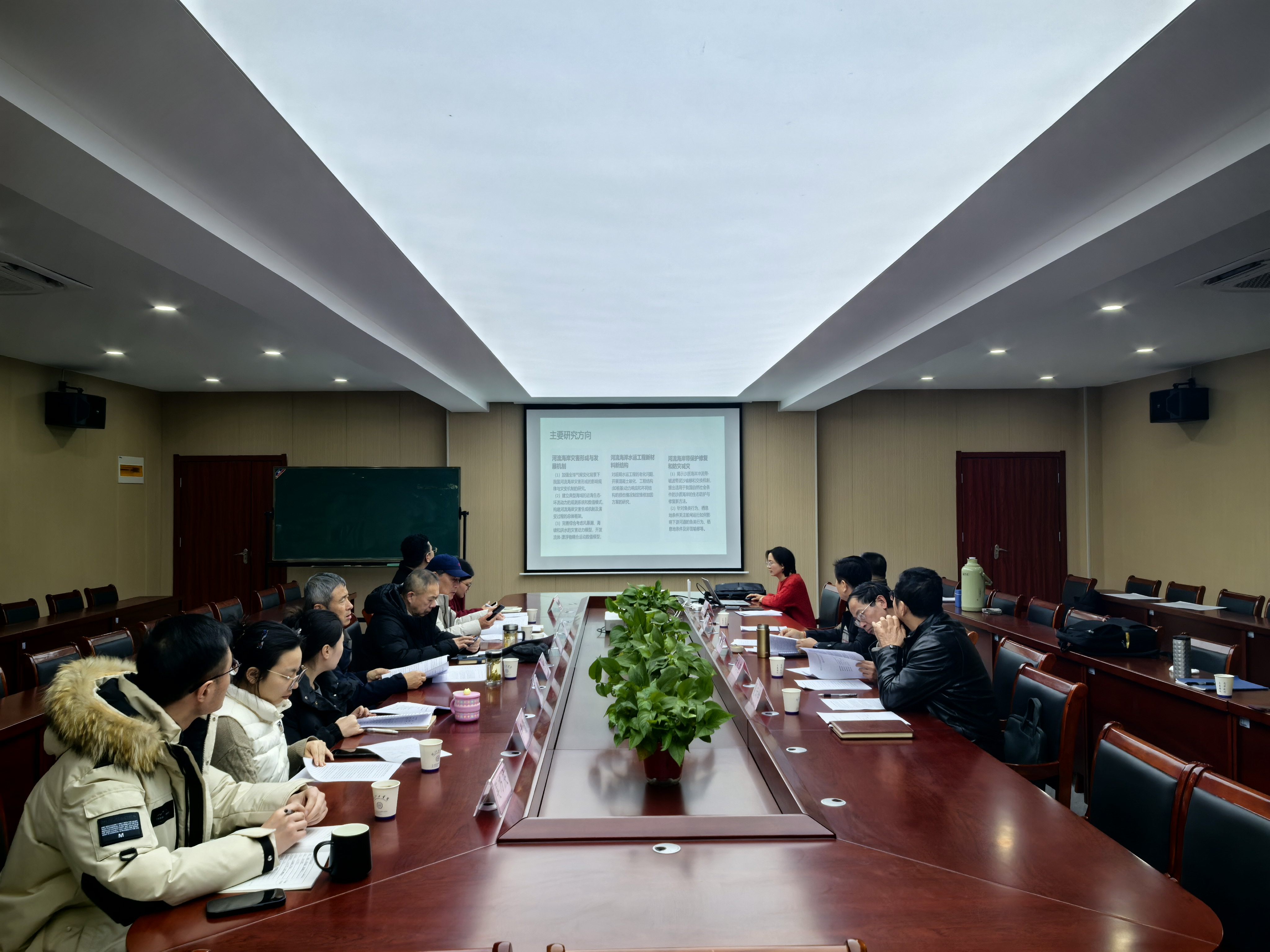 <strong>beat365官方网站水运工程及河流海岸水动力研究所建设方案论证会在水利工程学院顺利举行</strong>